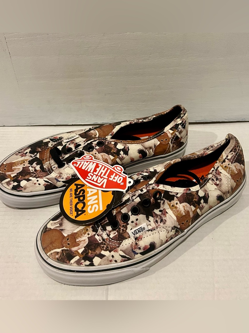 Vans Women’s Low-Top Canvas Sneakers - Cream & Brown Cat Print - Picture 2 of 5